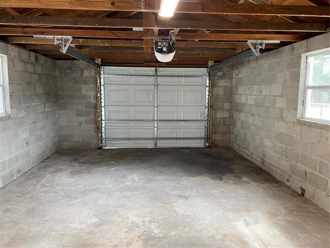 Building Photo - 38415 9th Ave