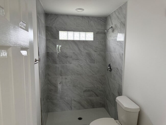 Building Photo - Beautiful 3 bed/3 bath Available in North East San Antonio
