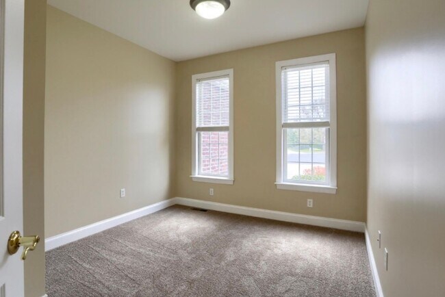 Building Photo - Luxury 5-Bedroom Home for Rent – $4,500/Month + Utilities