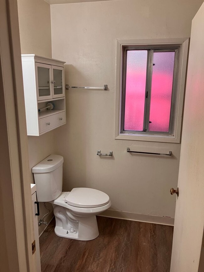 Building Photo - Quiet private one level cabin