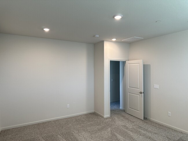 Building Photo - 7042 Mauna Loa Wy