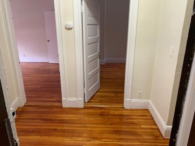 Building Photo - 3BR or 4BR near B/C trains, Wash Sq, heat ...