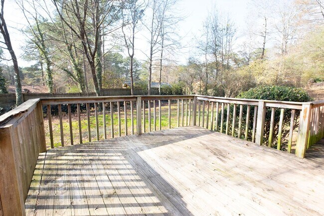 Building Photo - 125 Honeytree Dr