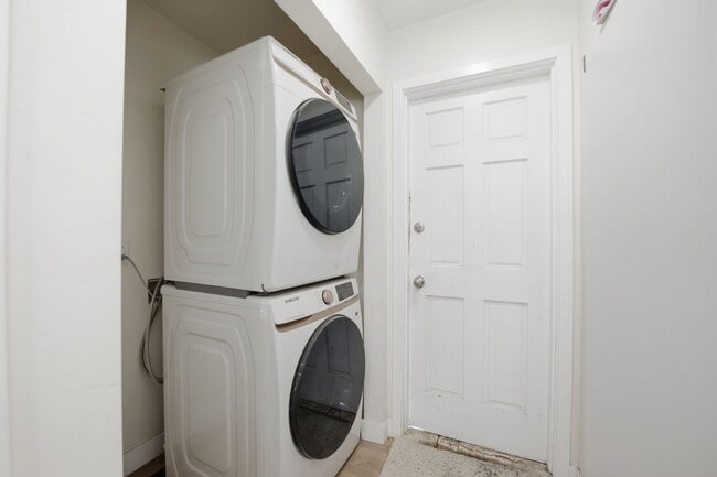 Building Photo - Brand new remodel!