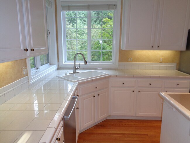 Building Photo - 17083 SW Arbutus Dr