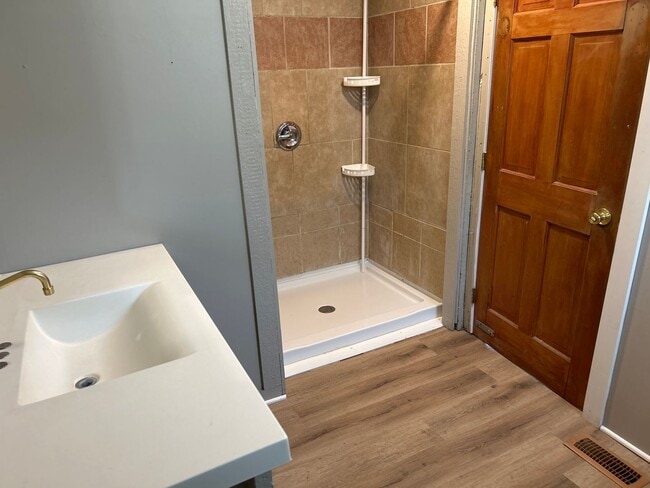 Building Photo - 107 Morgan St