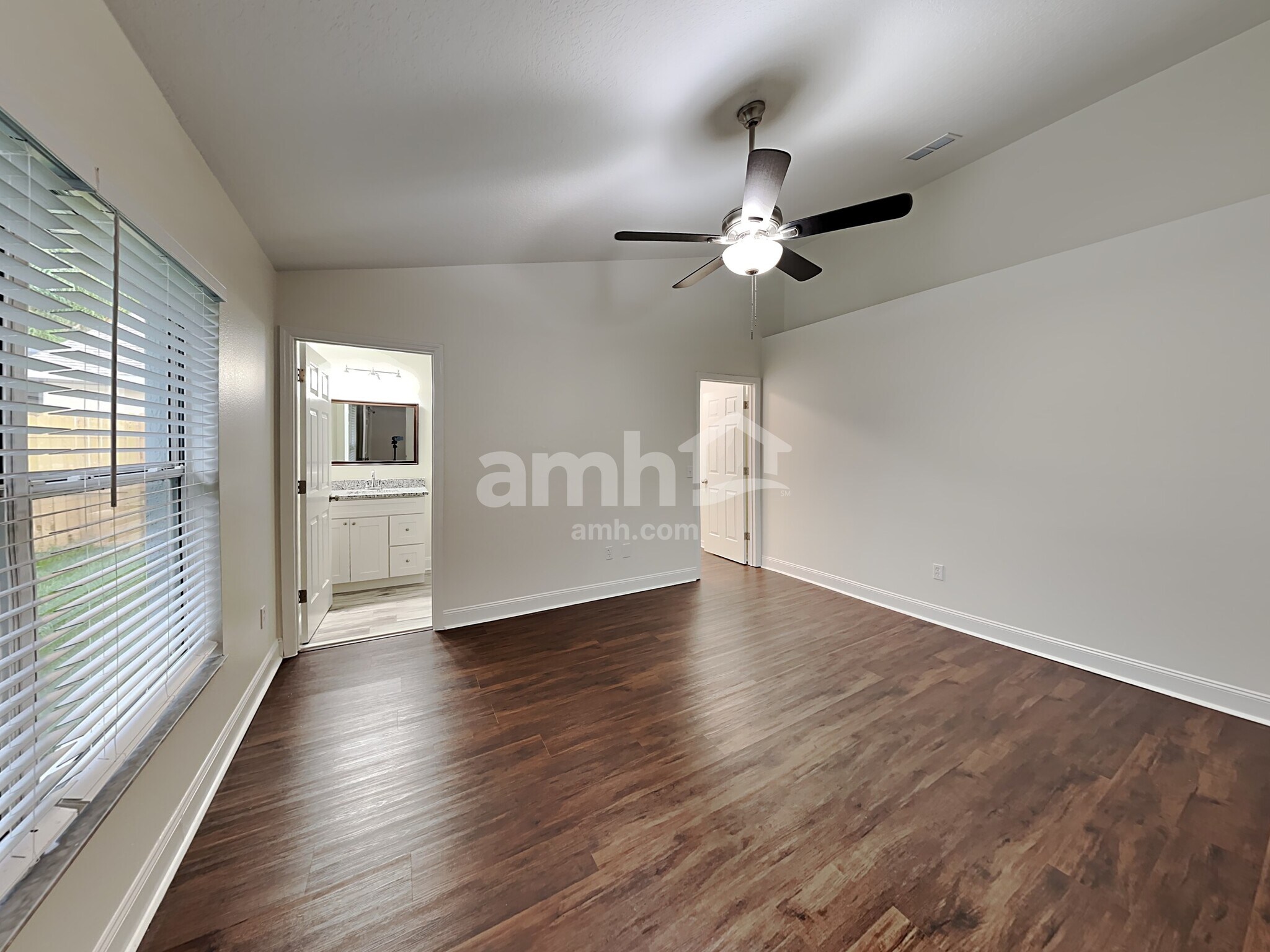 Building Photo - 3826 Bayshore Cir