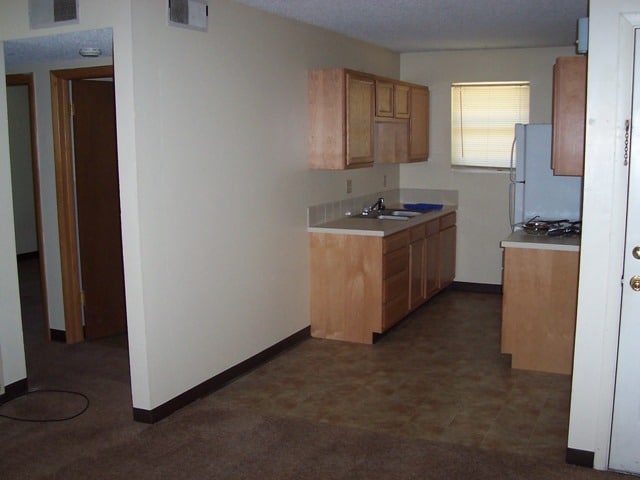 Building Photo - 708 W 12th St