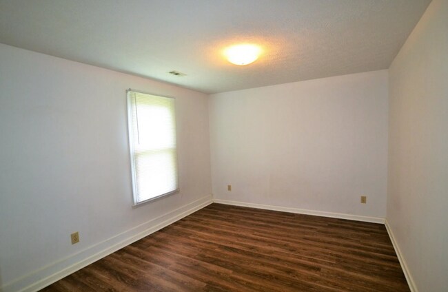 Building Photo - Bungalow Near Downtown Bloomington – 3 Bed...
