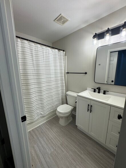 Master Bathroom - 268 Camel Bend Ct