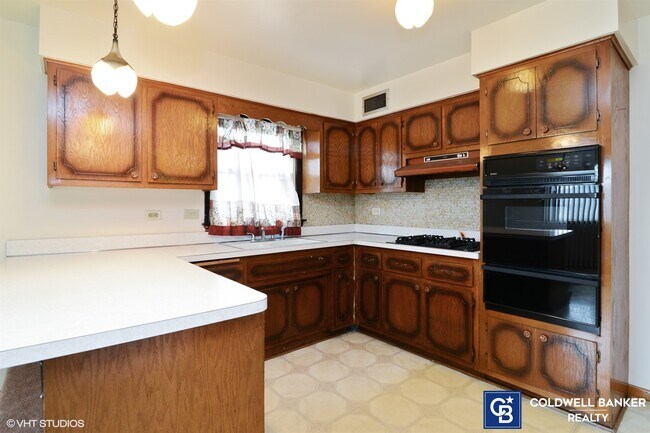 Building Photo - 1551 Sibley Blvd