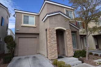 Building Photo - Nice 3 bedroom 2.5 bath home in a gated co...