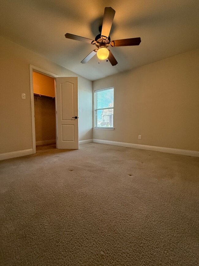 Building Photo - 5/4/3  Home with Game room in WALKING DISTANCE TO THE MARINA