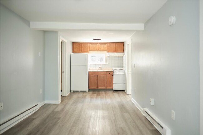 Primary Photo - 73 E Main St