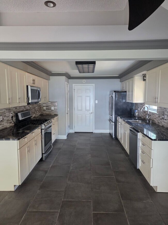 Building Photo - 117 Moonraker Dr