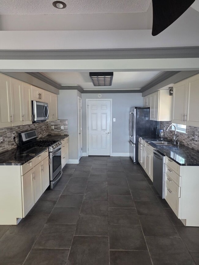 Building Photo - Water Front Living 3 Bedroom 2 Bath Open floor plan No Carpet