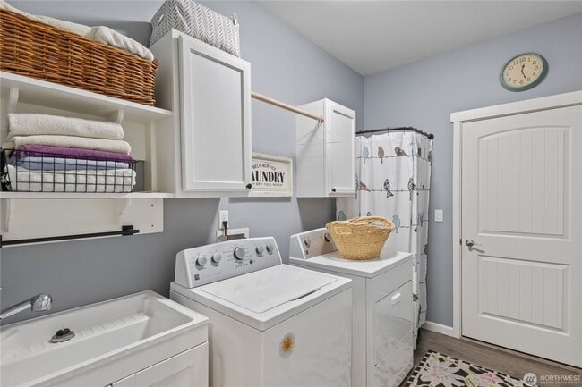 Building Photo - Like-New 3 bed 2 bath w/ Garage