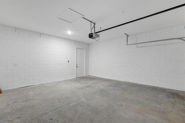 Building Photo - 1851 Pinecliff Dr