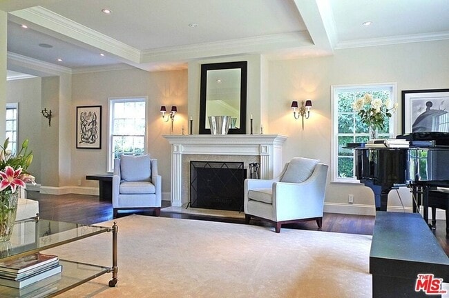 Building Photo - 10253 Valley Spring Ln