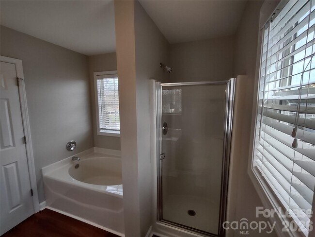 Building Photo - 2004 Magna Ln