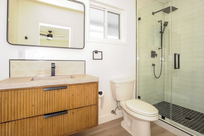 Building Photo - 5826 Jamieson Ave