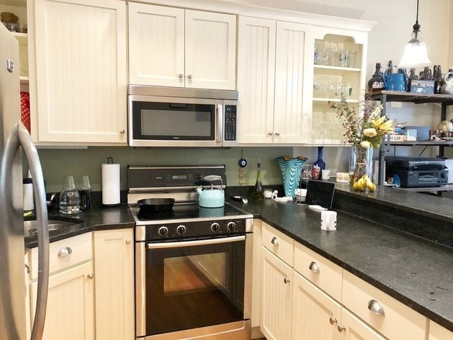 Building Photo - 220 W Springfield St