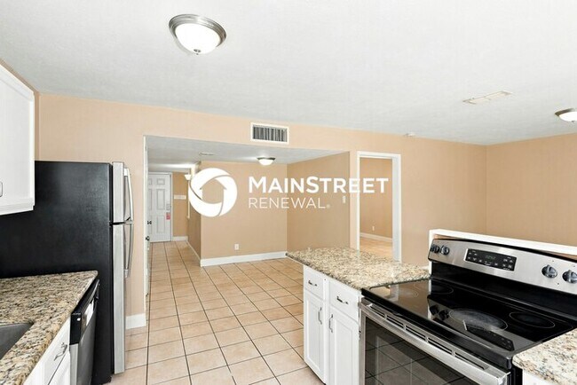 Building Photo - 3 Bedroom Pet-Friendly Home in Grand Prairie, TX with Main Street Renewal