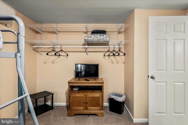 Building Photo - 31 Middle Village Way