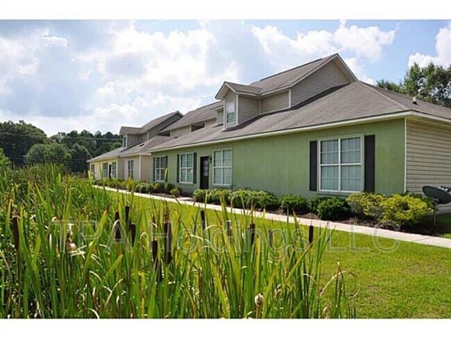 Building Photo - 43225 Creek Cir