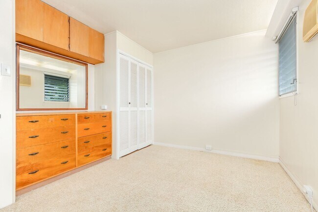 Building Photo - Charming 4-bedroom, 2-bathroom single-family home