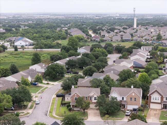 Building Photo - 1136 Beechwood Dr