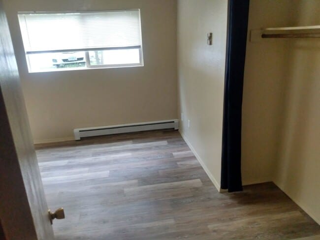 Building Photo - 2 bedroom 1 bathroom ground floor apartmen...