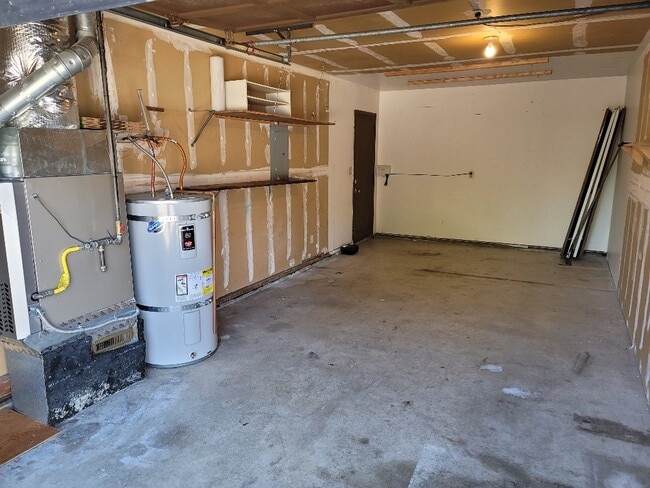 Building Photo - 15610 SW Rigert Rd