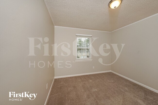 Building Photo - 1731 Tudor Dr