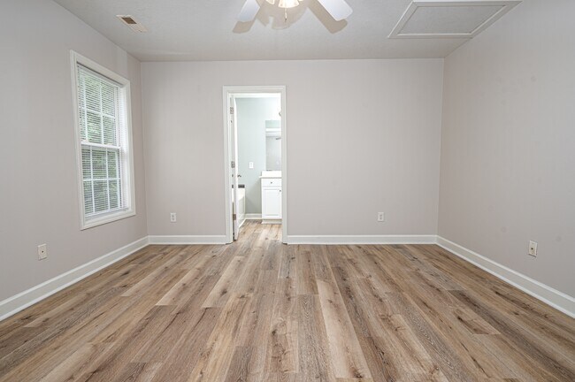 Building Photo - 614 Walnut Dr