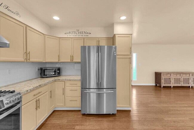 Building Photo - 74773 Leslie Ave