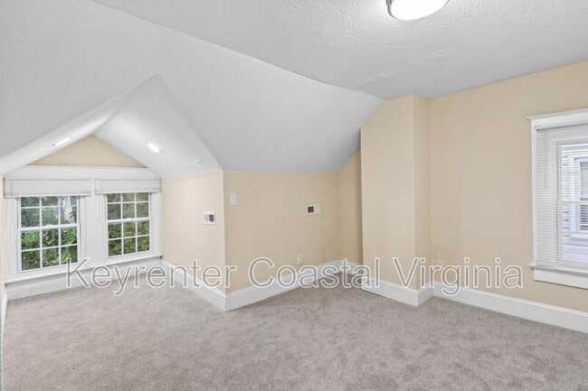 Building Photo - 635 37th St