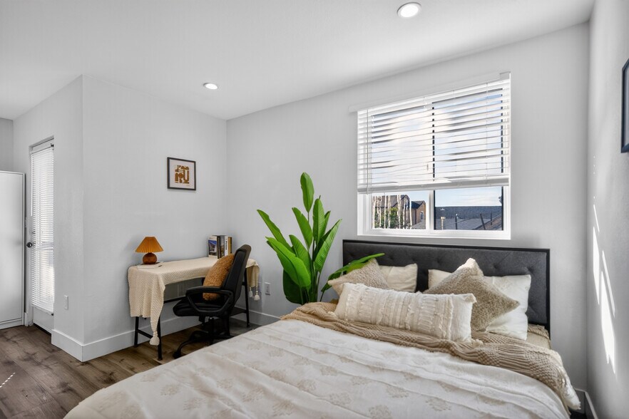 Building Photo - 1532 W 37th St