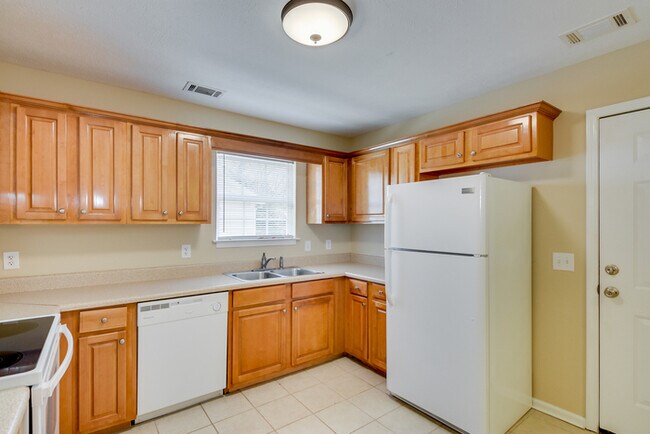 Building Photo - Quaint Three Bedroom Home for Rent in Aiken
