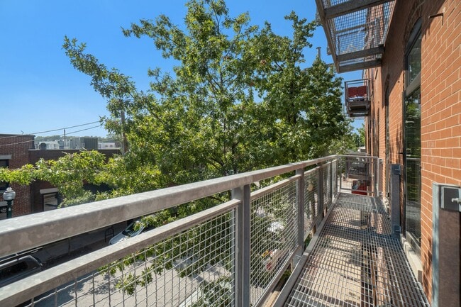 Building Photo - Modern 1 Bedroom, 1 Bath Apartment Home  Located In Historic Westport