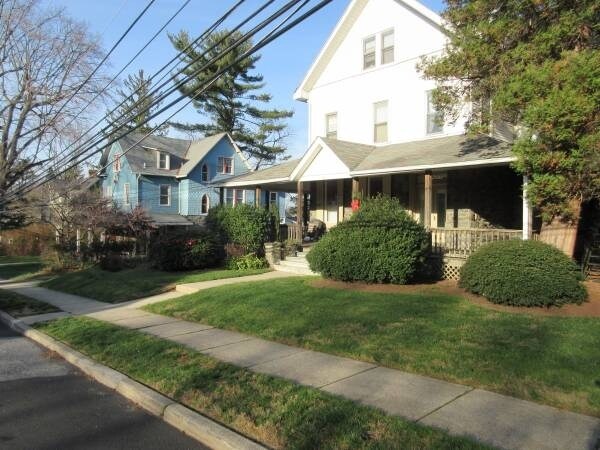 Front of 1511 Spring Ave from Street - 1511 Spring Ave
