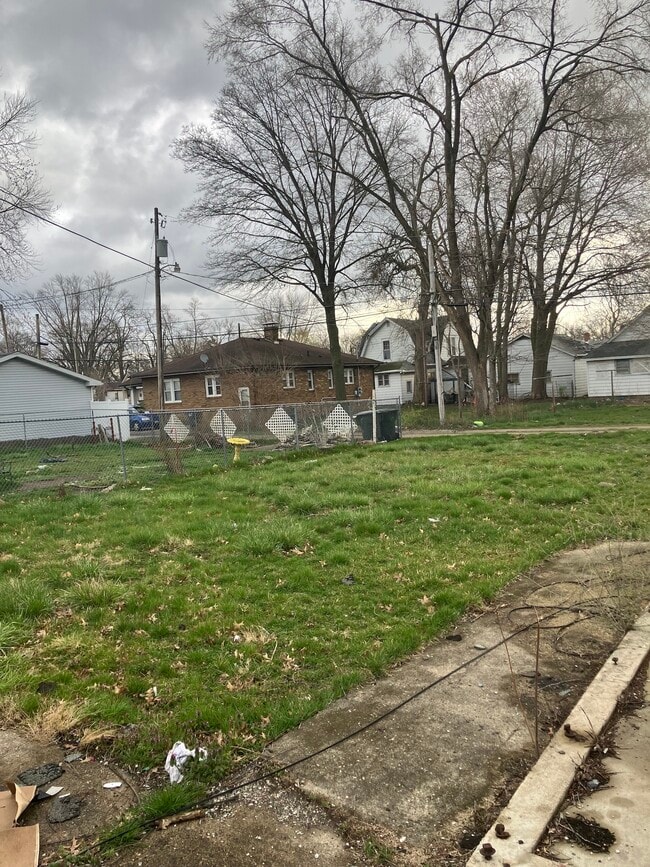 Building Photo - 517 Sheridan St
