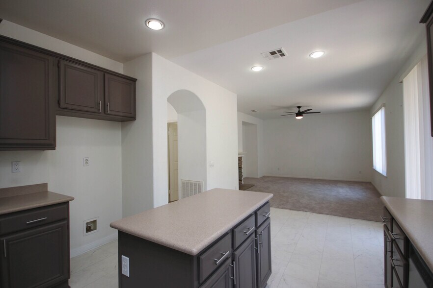 Building Photo - 2911 Spruce Ct