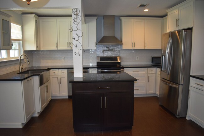 Building Photo - Beautiful Remodeled Home with 3 Bedrooms a...