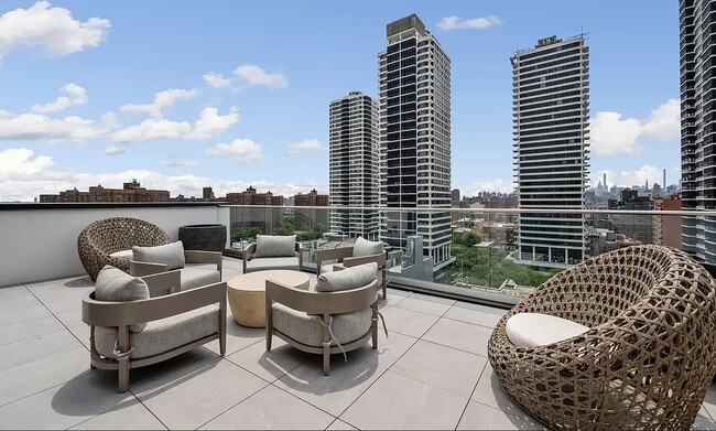 Building Photo - 215 East 124th Street