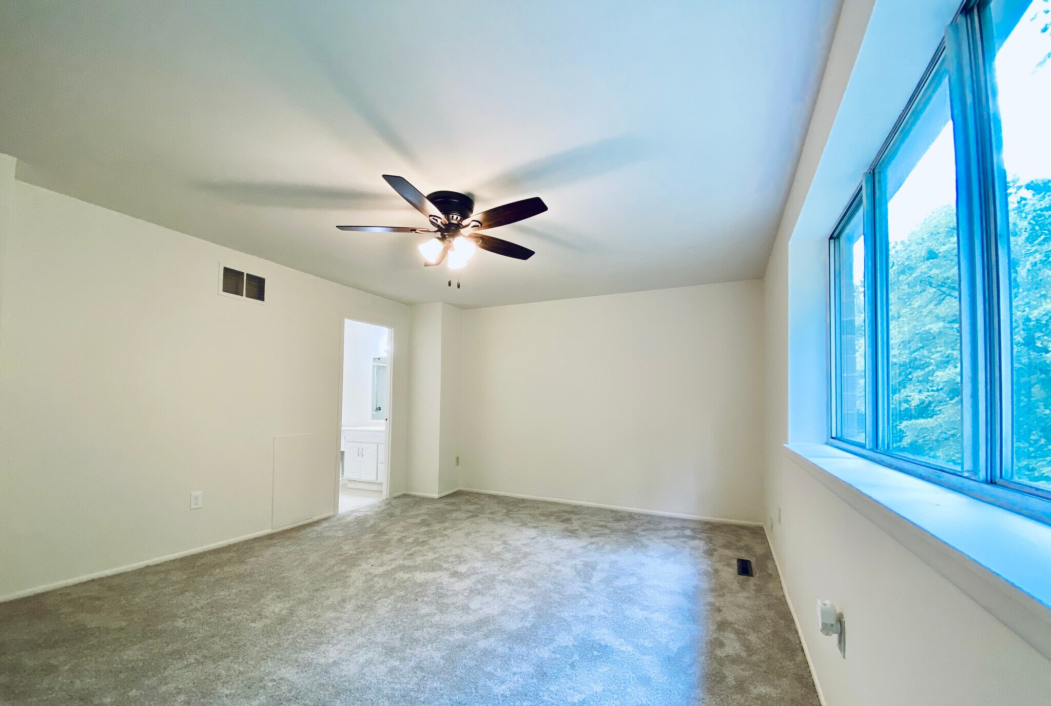 Building Photo - 10690 High Beam Ct