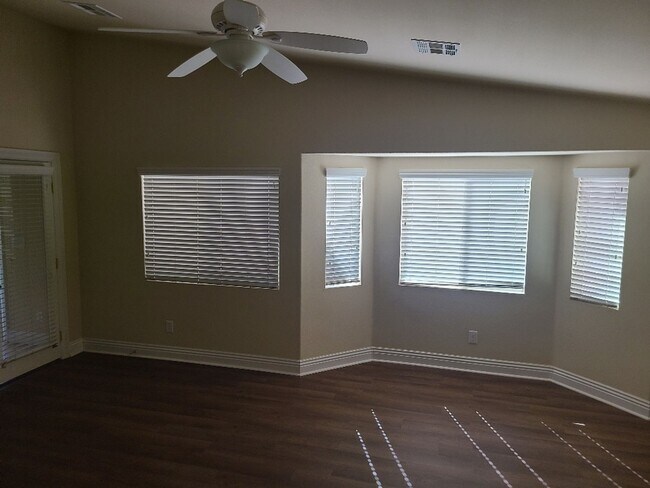 Building Photo - Amish #2