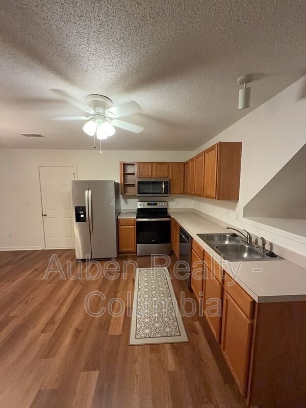 Building Photo - 212 Aderley Oak Loop
