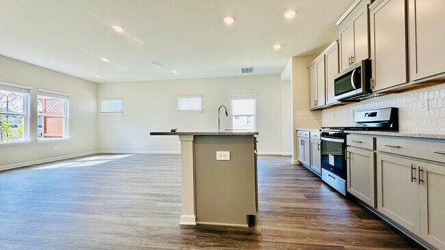Building Photo - 690 Gabby Pt SW