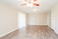 Building Photo - 13322 Oak Leaf Ln